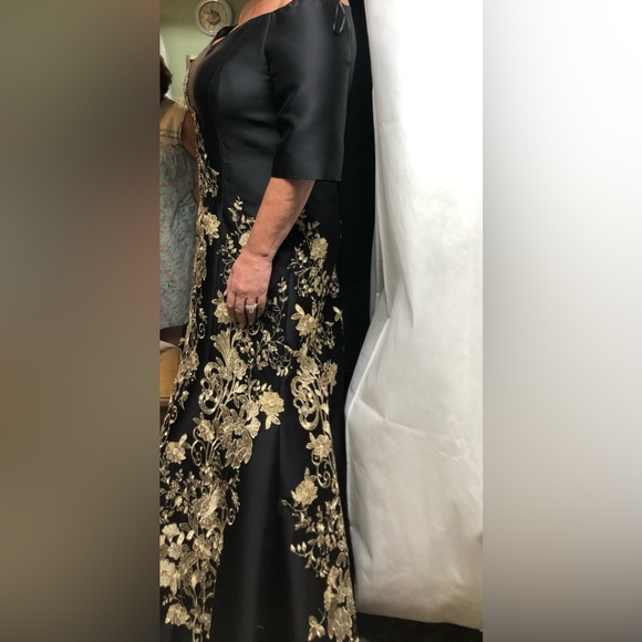 Junee Lee formal gown - Picture 5 of 7